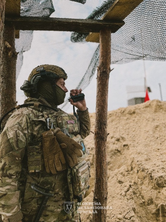 «Чому саме піхота?» — це питання для командира механізованої роти 41 бригади, лейтенанта з позивним «Іскра», ніколи не було випадковим.